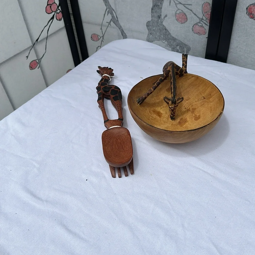 Wooden Giraffe Salad Bowl and Utensils Set from Africa NWOT